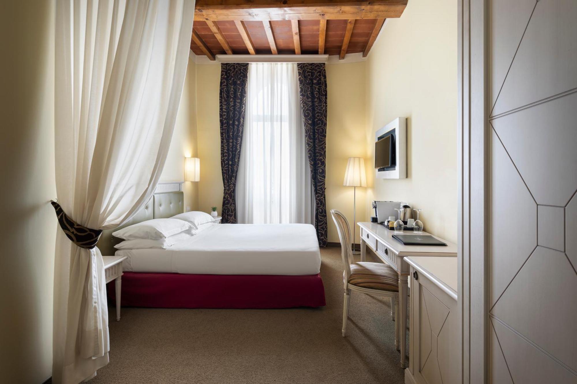 Lhp Hotel Чертальдо Экстерьер фото