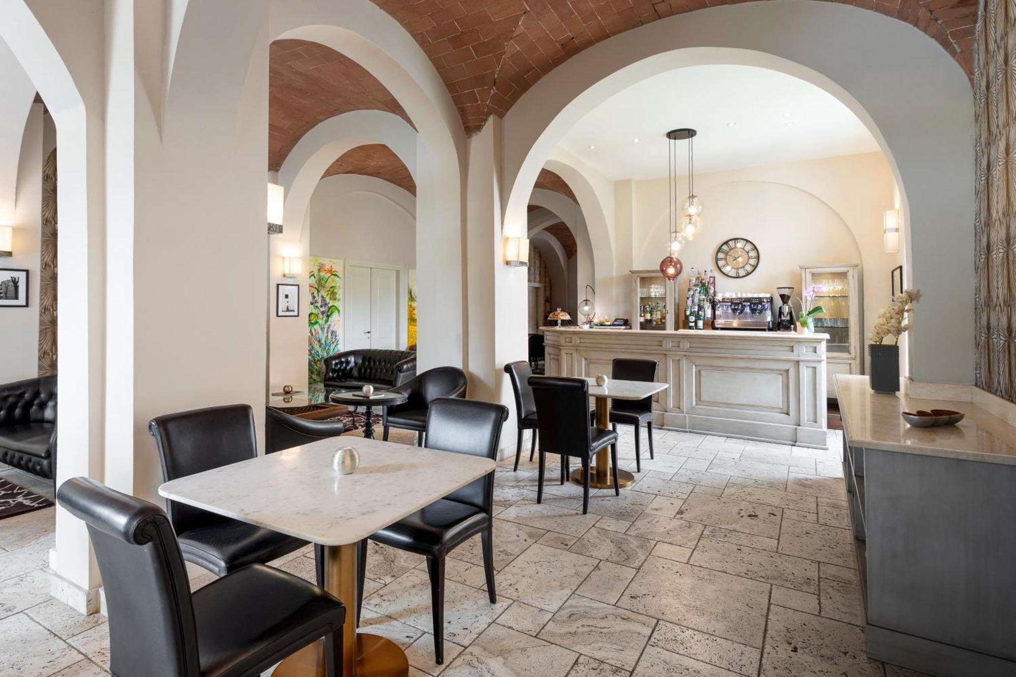 Lhp Hotel Чертальдо Экстерьер фото