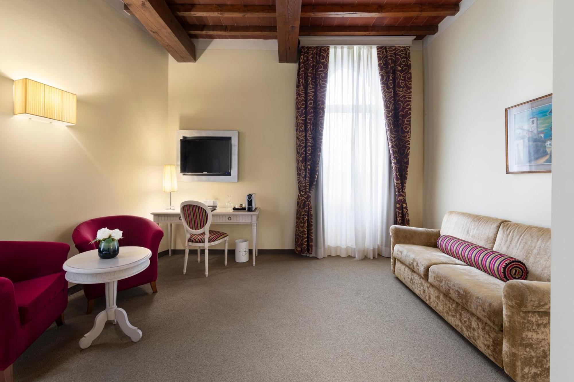 Lhp Hotel Чертальдо Экстерьер фото