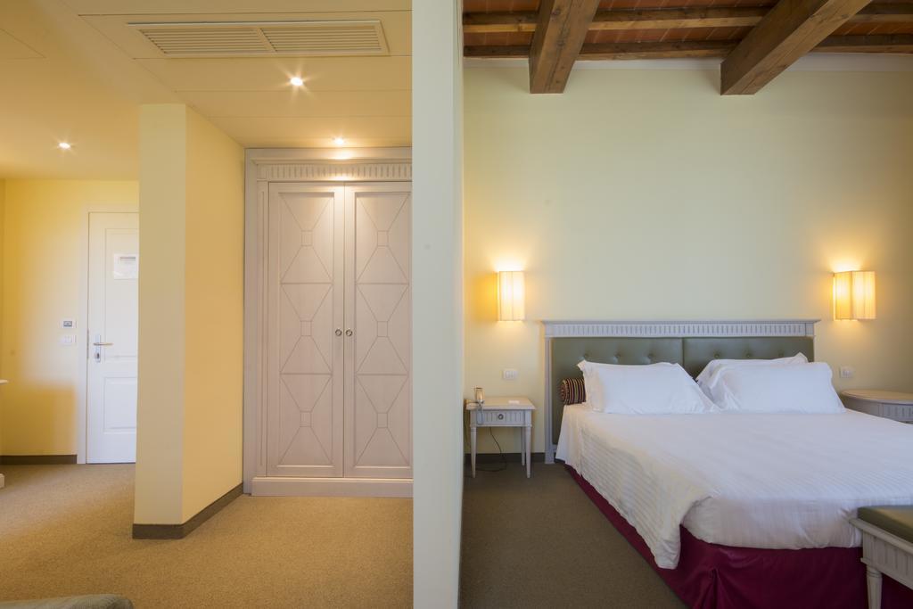 Lhp Hotel Чертальдо Экстерьер фото