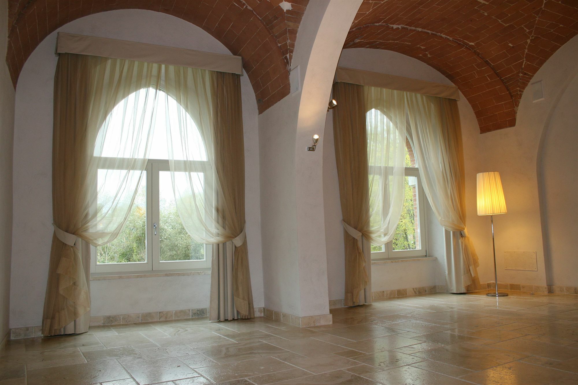 Lhp Hotel Чертальдо Экстерьер фото
