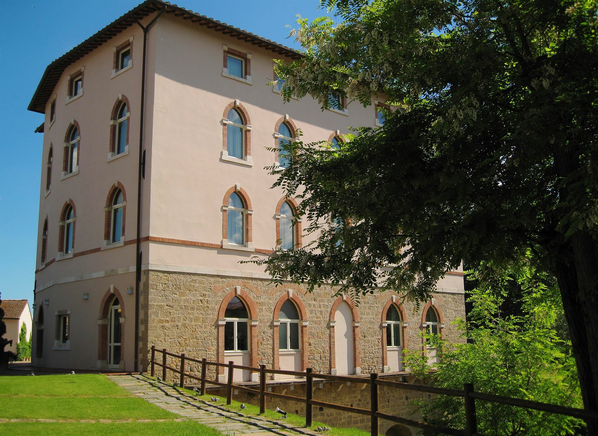 Lhp Hotel Чертальдо Экстерьер фото