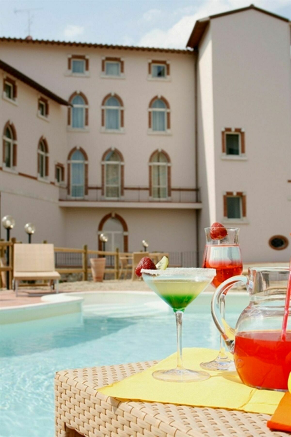 Lhp Hotel Чертальдо Экстерьер фото